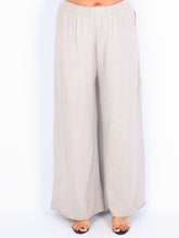 Knit trousers with width
